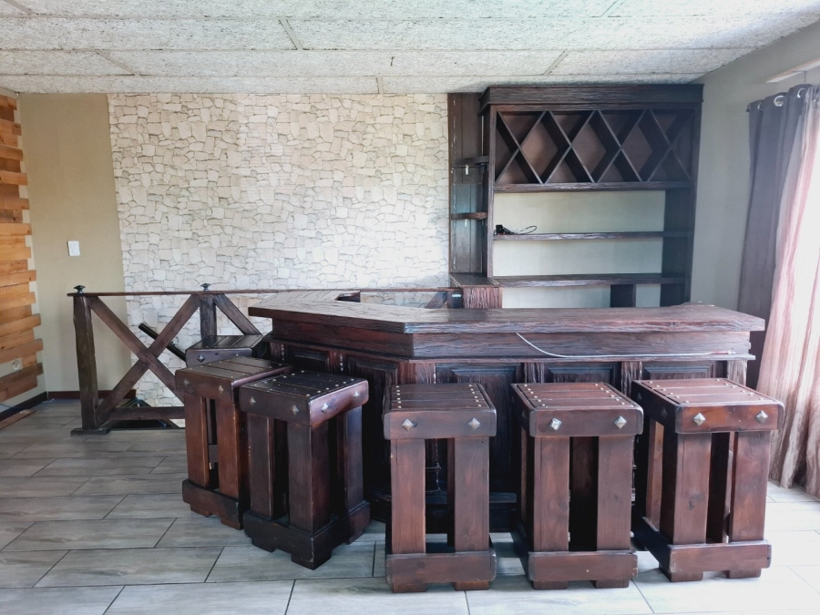 5 Bedroom Property for Sale in Fichardt Park Free State